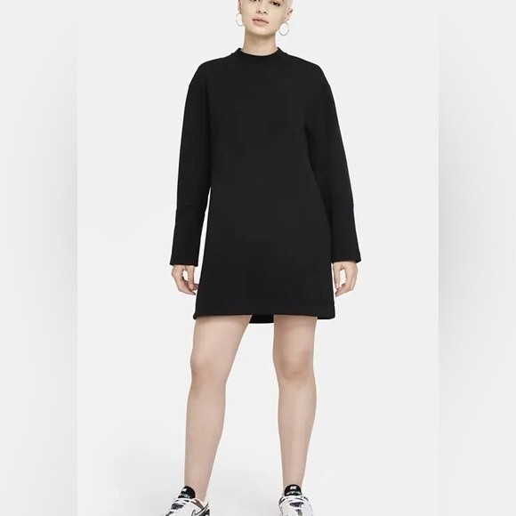 NWOT Nike Sportswear 